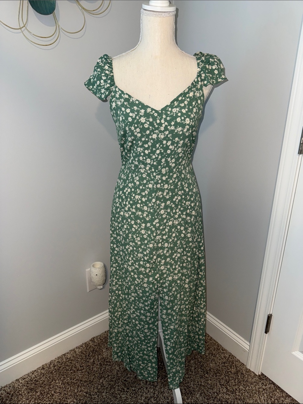 Floral Green Midi Dress with Sweetheart Neckline
